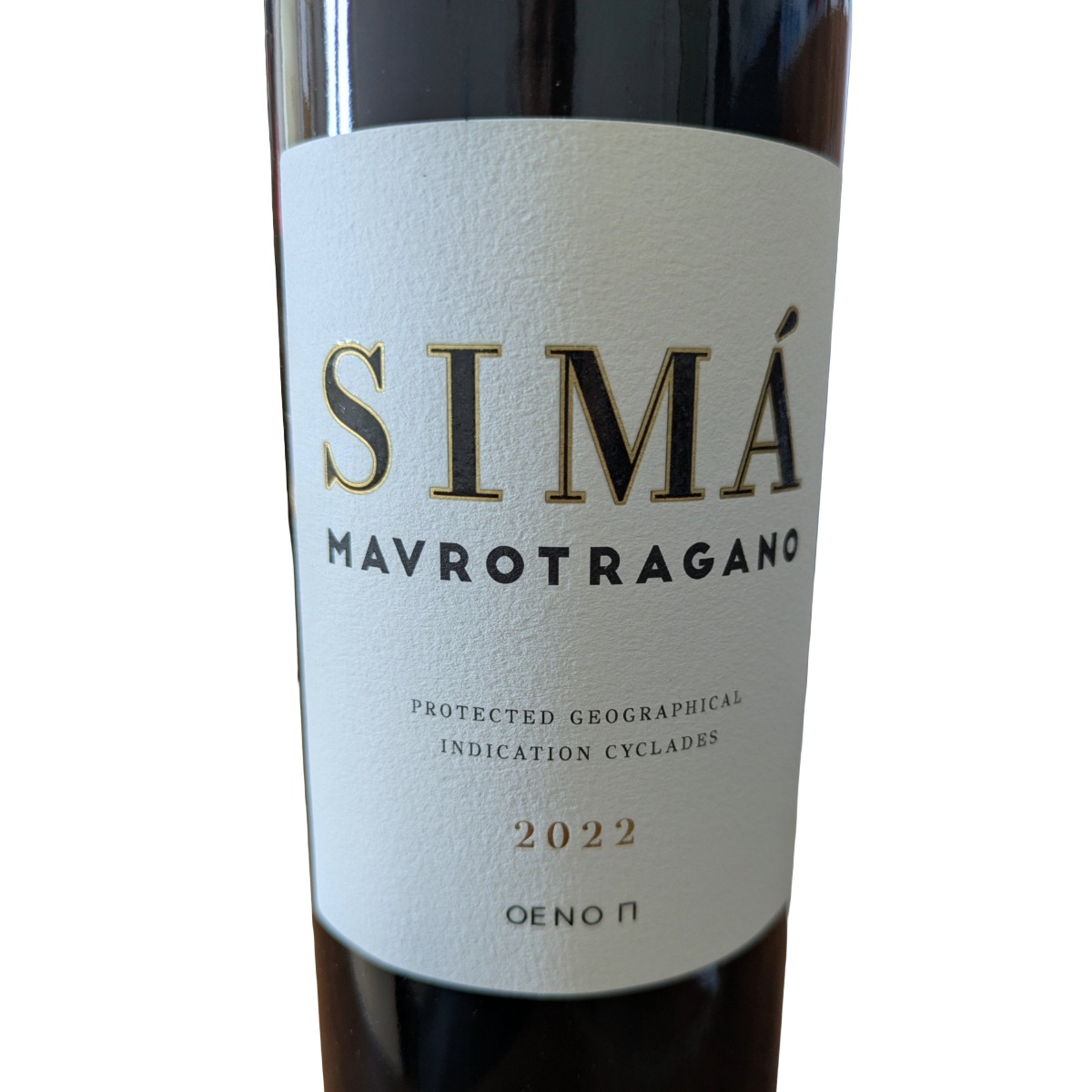 SIMÁ Mavrotragano 2022 wine bottle label close-up